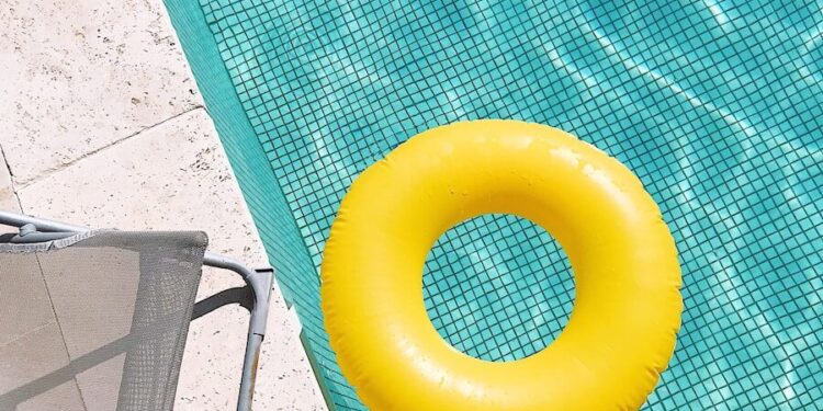 Un petit garçon mort noyé dans une piscine