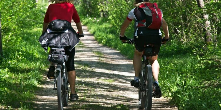 Atteinte d’un cancer, elle va parcourir 4 400 km à vélo