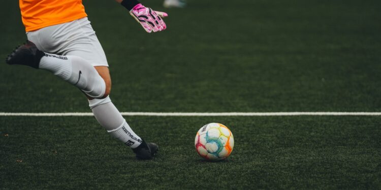 Rennes PSG, l'ancien joueur du TFC, Cresswell crédité d'un bon match