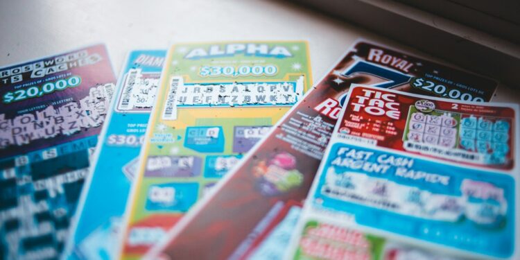 Il gagne le jackpot à un jeu de grattage