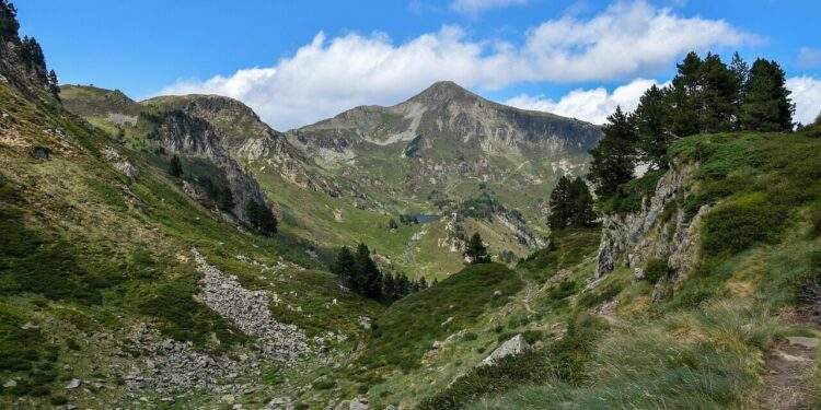 Pyrénées - Mort d'Olivier Lebas ancien commandant du Porte Avions Charles de Gaulle