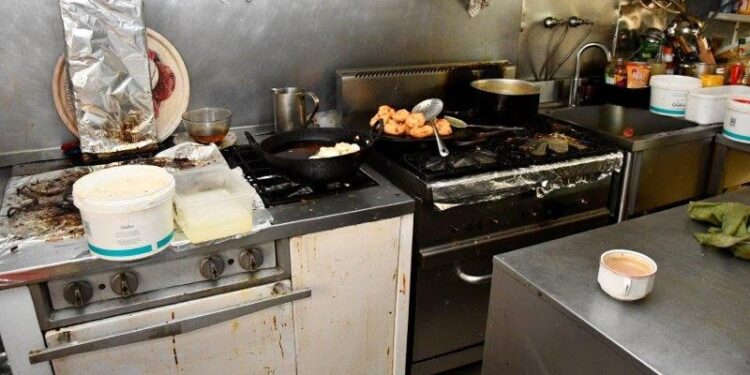 Lourdes, fermé par la préfecture, le restaurant reste ouvert