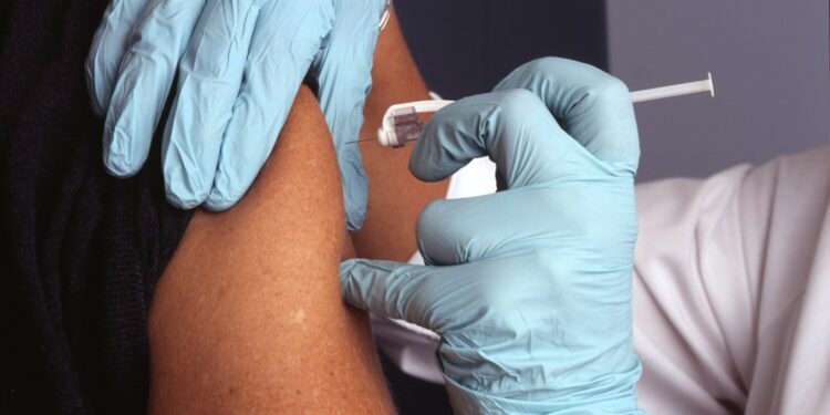Trump poursuit sa politique antivax