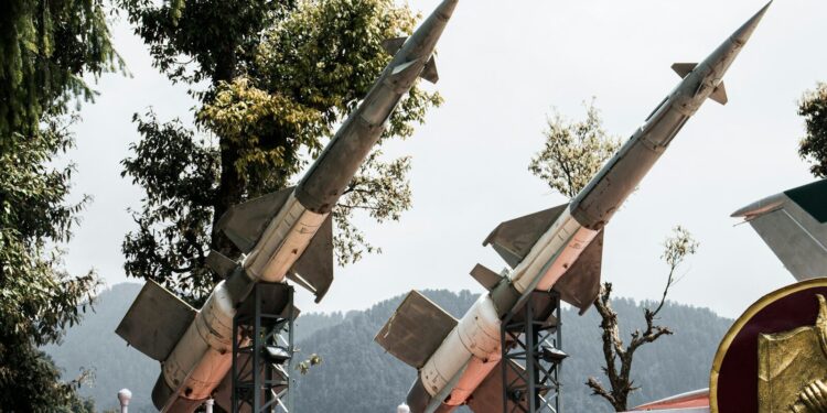 Macron annonce la livraison à l'Ukraine de systèmes anti missiles