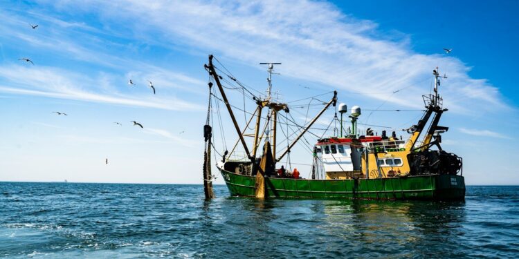 Un dépôt pétrolier bloqué par des pêcheurs
