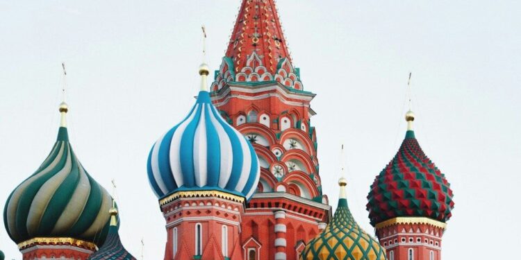 Russie : Moscou étend sa répression à la société civile en exil