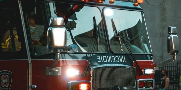 Un mort et trois blessés graves dans un incendie