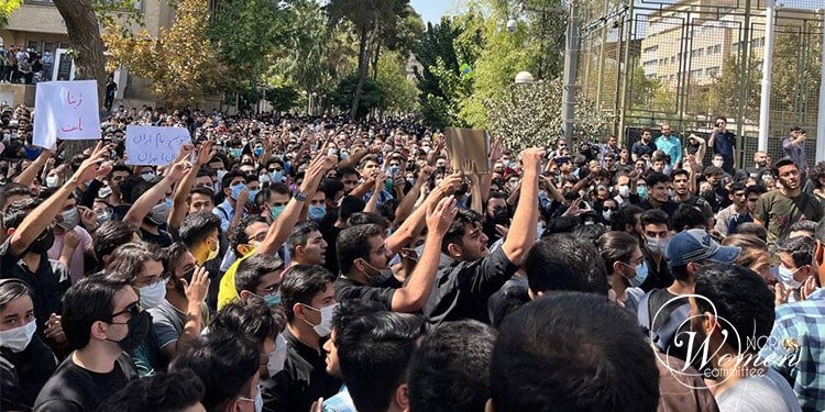 قتل و مرگ مهسا امینی موج خشم در ده‌ها شهر ایران را برانگیخت