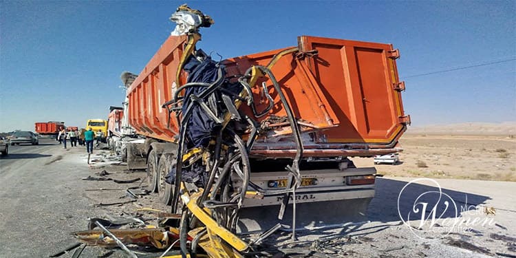 تصادف اتوبوس منجر به مرگ دو دختر دانشجوی پزشکی و موجب اعتراض می‌شود