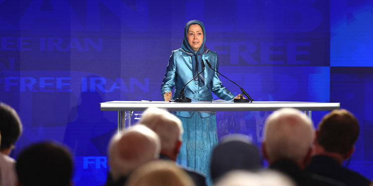 ۴۵ سال مقاومت برای ایران آزاد؛ آیندهای با جمهوری دموکراتیک اجلاس ایران آزاد ۲۰۲۶ با حضور شخصیتهای سیاسی بینالمللی، بر ضرورت گذار به یک ایران دموکراتیک تأکید کرد
