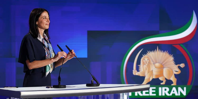۴۵ سال مقاومت برای ایران آزاد؛ آیندهای با جمهوری دموکراتیک اجلاس ایران آزاد ۲۰۲۶ با حضور شخصیتهای سیاسی بینالمللی، بر ضرورت گذار به یک ایران دموکراتیک تأکید کرد