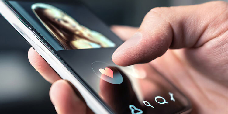 These common insecurities may be fueling dating app obsession