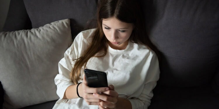 Passive scrolling linked to increased anxiety in teens, study finds