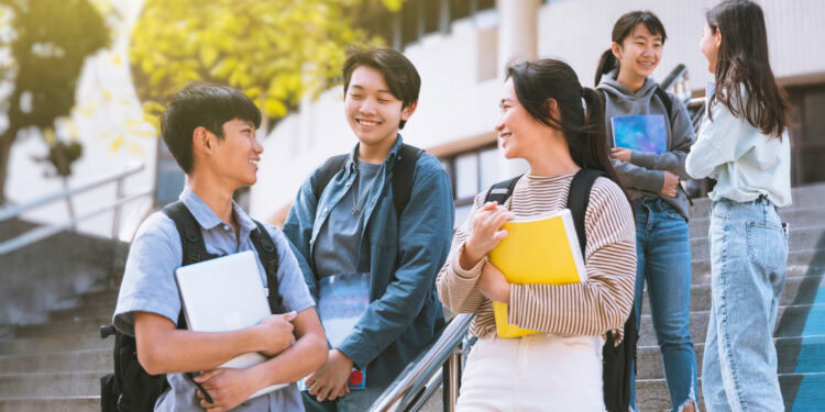 Fascinating new neuroscience study shows the brain emits light through the skull