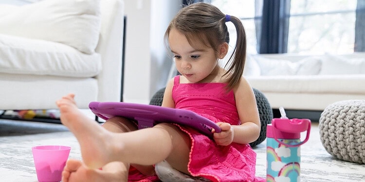 High rates of screen time linked to specific differences in toddler vocabulary
