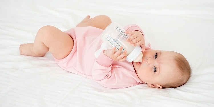 Infants fed to sleep at 2 months wake up more often at 6 months