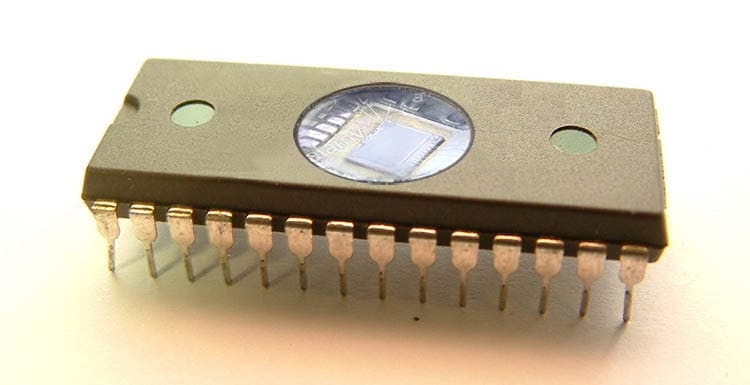 EPROM: ein Vorläufer des Flash-Speichers (Foto: siehe Bildnachweis unten im Text)