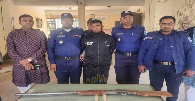বেলাবতে ডাকাতিসহ ১৫ মামলার আসামী অস্ত্রসহ গ্রেপ্তার