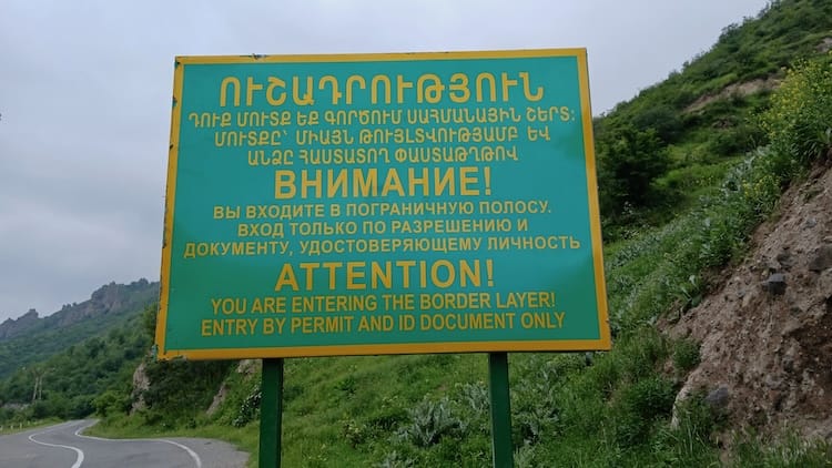 Warnung aserbaischanische Grenze