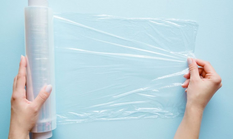 Alat pembungkus plastik cling wrap, Sumber: southernliving.com