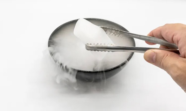 Bahaya dry ice, Sumber: cloudfront.net