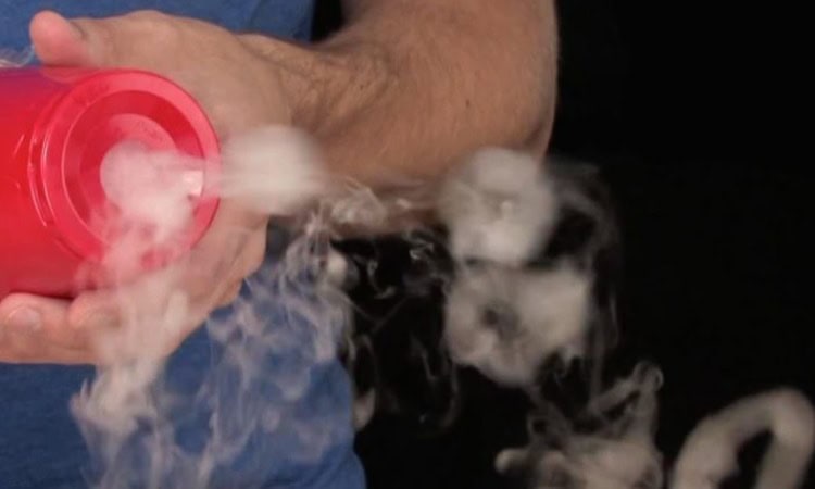 Asap dry ice, Sumber: stevespangler.com