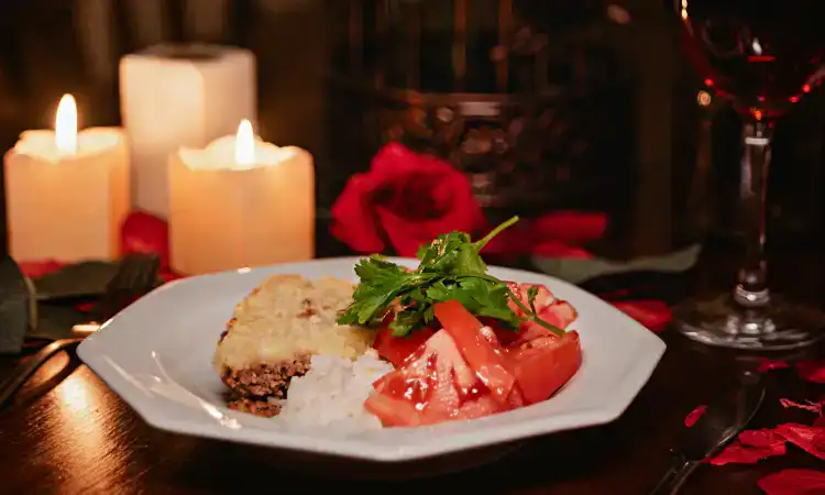 Cara membuat dinner romantis, Sumber: pexels.com