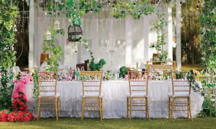 Garden wedding party, Sumber: weddingku.com