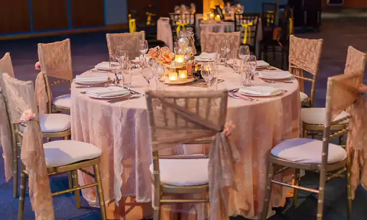 Gala dinner gaya vintage, Sumber: eesdesign.co.uk