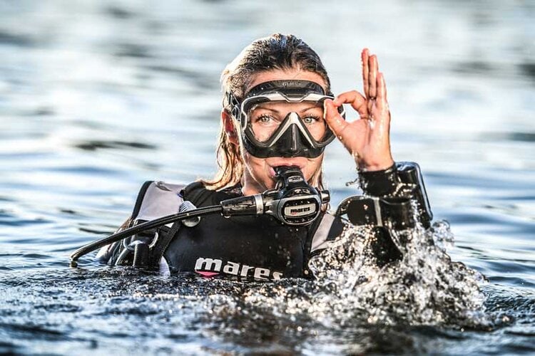 young diver girl saying ok with her hand