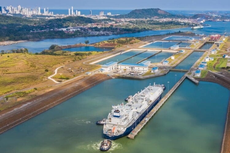 Panama canal transit tour