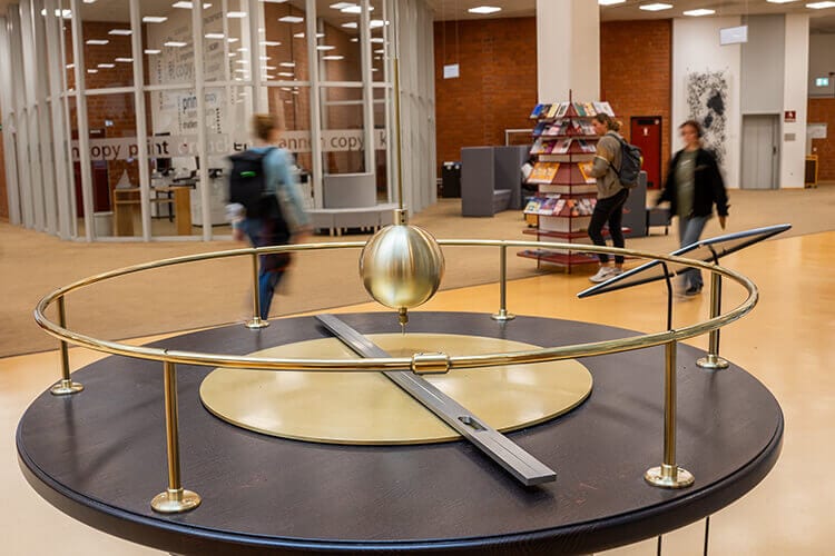 MEIN JOB BIBLIOTHEK: Bibliotheks- und Informationssystem der Carl von Ossietzky Universität Oldenburg 1 Interview mit Dr. Jan Gerd Wilkens MEIN JOB BIBLIOTHEK: Stimmen aus der Bibliotheks-Community, Leitung Benutzungs- und Informationsdienste, Bibliotheks- und Informationssystem der Carl von Ossietzky Universität Oldenburg 1