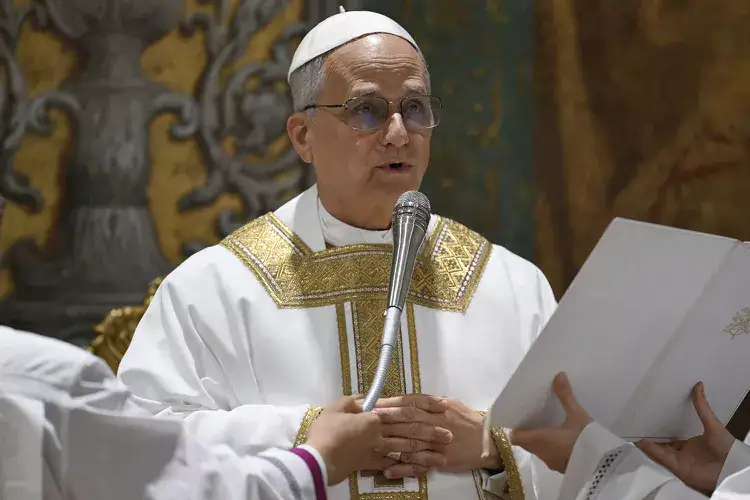 Pope Leo says Church must illuminate 'dark nights of this world' in first Mass pope-leo-xiv-mass-sistine-chapel-vatican-050925-cdd8fca82b1a4e2c8c75e9a7f86fcc42