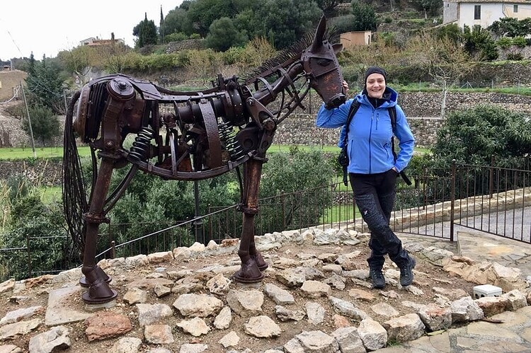 Das Wahrzeichen von Estellencs, ein Esel aus Metall