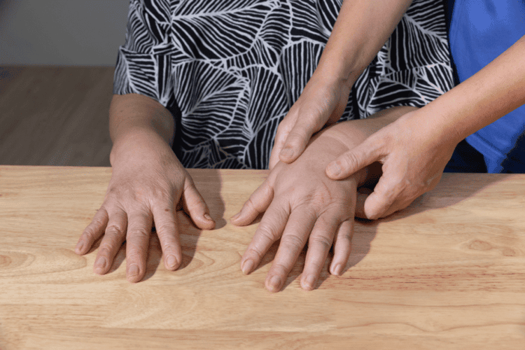 Finger swelling_ Causes and their treatments