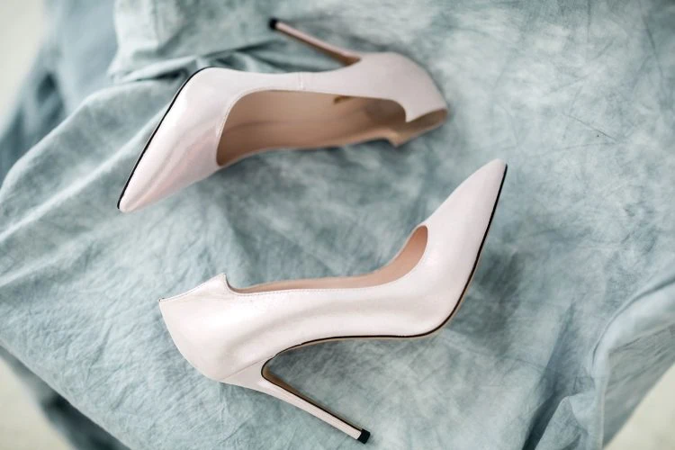 Weiße High Heels zur Hochzeit