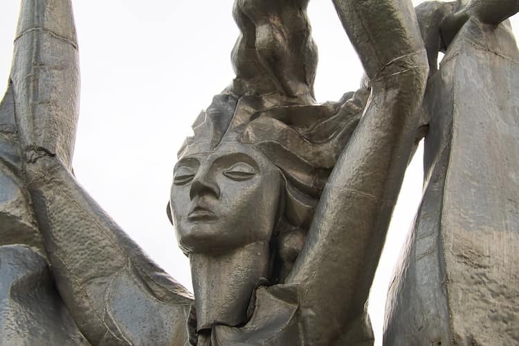 Statue der Göttin Tsovinar