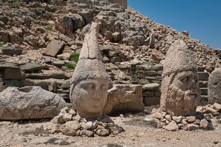 Könige aus Stein auf Nemrut Dağı