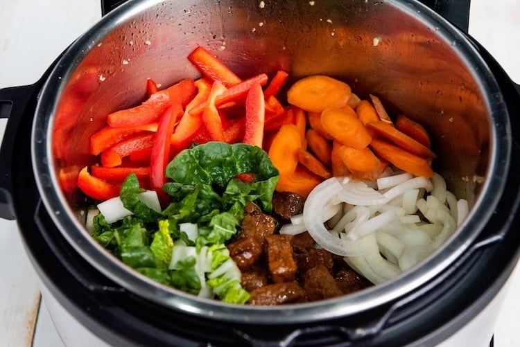 Ingredients Try this quick and flavorful Instant Pot Pork Lo Mein. It has tender pork, crisp vegetables, and a savory soy-hoisin sauce.