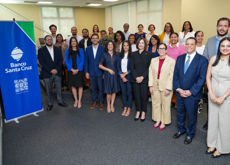 Banco Santa Cruz afirma que capacitación fortaleció competencias de comunicadores para integrar  IA de forma ética, crítica y estratégica en el ejercicio periodístico.