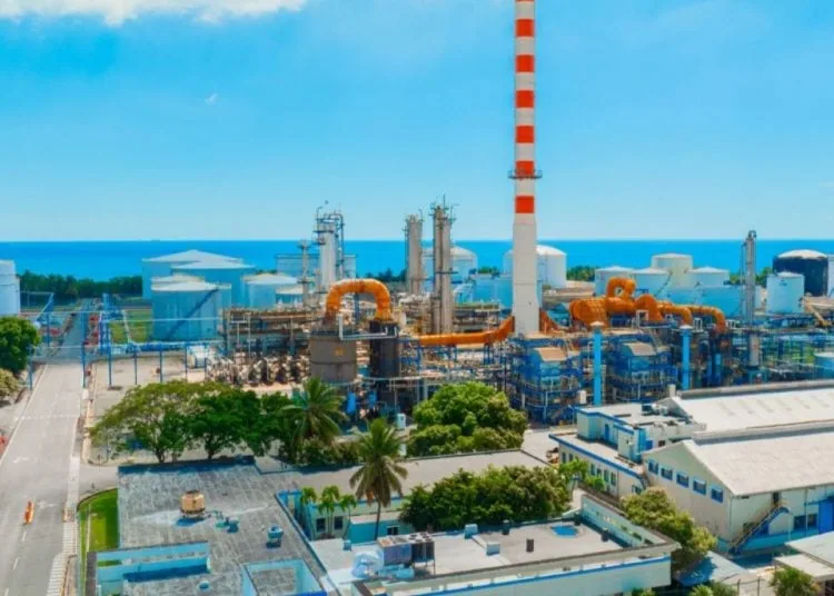 Samuel Pereyra destaca compromiso de Refidomsa con abastecimiento de combustibles.