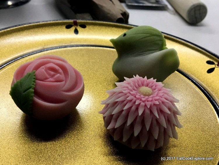 Wagoshi Japanese Sweets Chrysanthemum, rose and bird