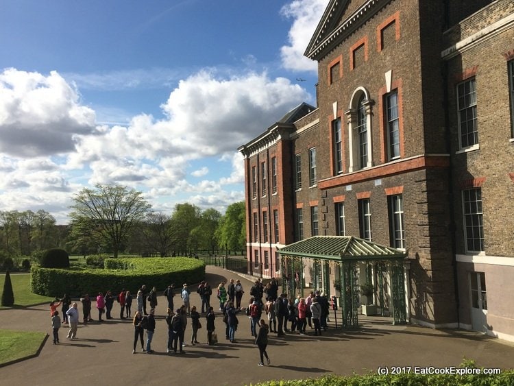 Kensington Palace Queue to enter