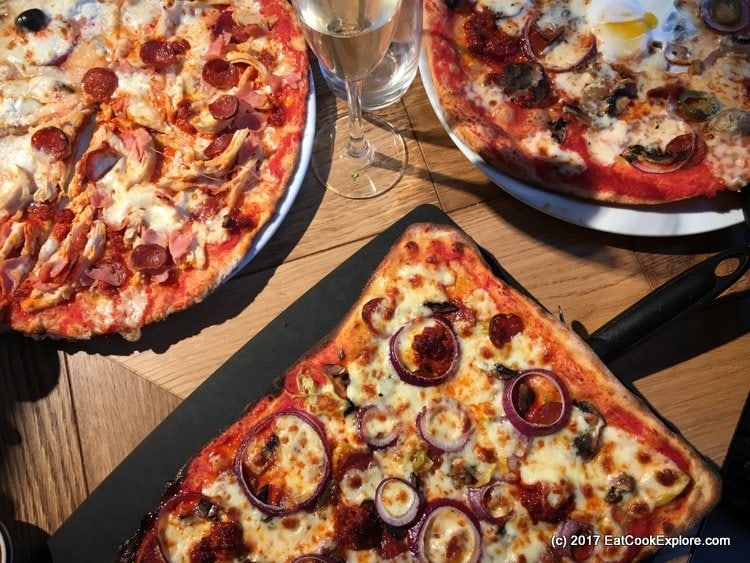 081 Pizza making party 89