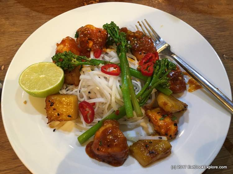 Honey Sriracha Chicken with grilled pineapples Honey Sriracha Chicken with grilled pineapples