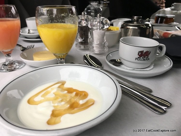 Yoghurt with honey to start Yoghurt with honey to start