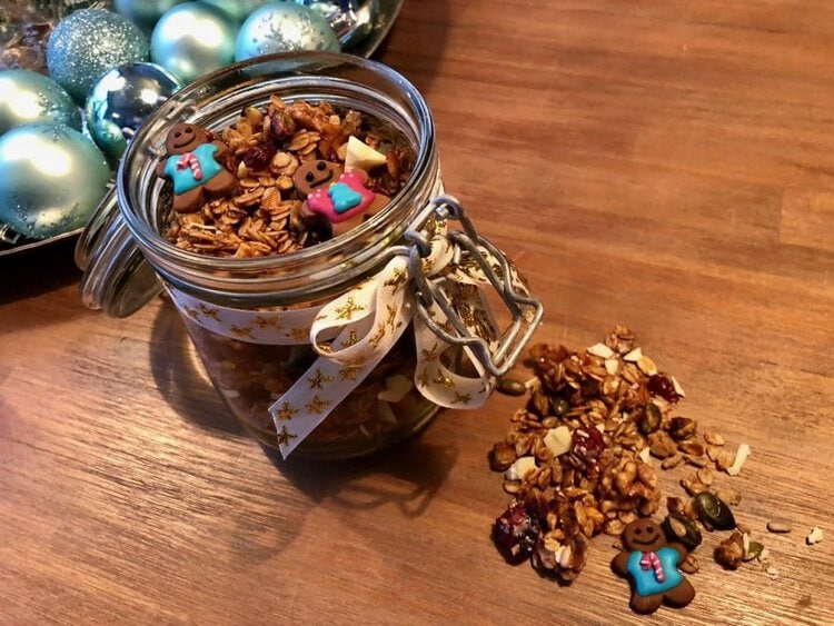 Gingerbread granola
