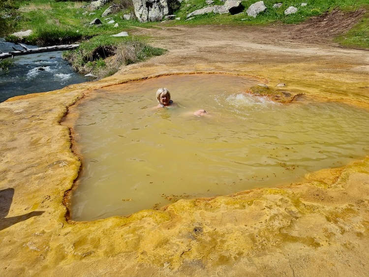 Ein Vollbad im warmen Wasser