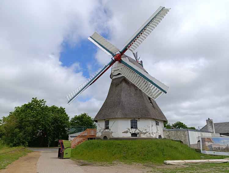 Wrixumer Mühle auf der Tour Kliff-Kunst-Fisch auf Föhr