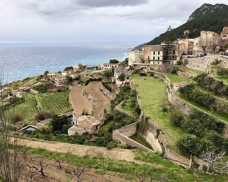 Terassenlandschaft auf Mallorca, hier Banyalbufar Banyalbufar ist das Zwischenziel nach Esporles
